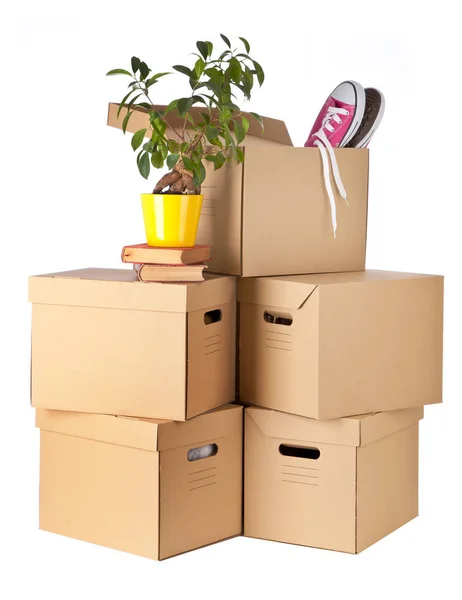 Cajas de cartón sobre fondo blanco — Foto de Stock