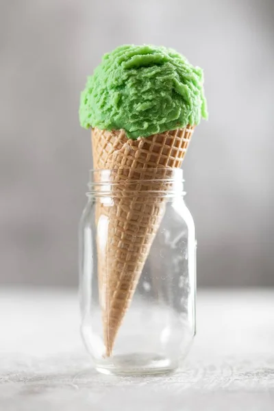 Cono de helado —  Fotos de Stock