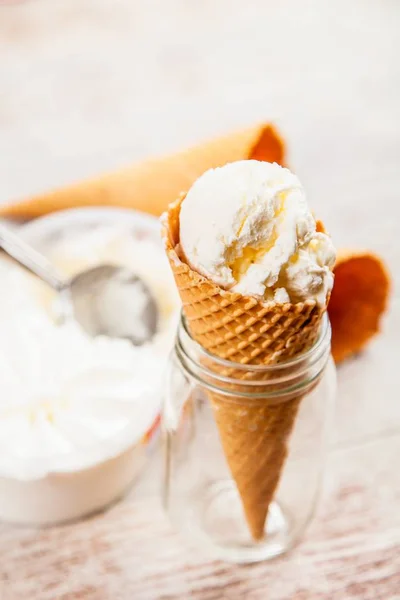 Ice cream cone — Stock Photo, Image