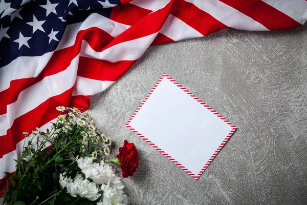 Флаг США на сером фоне — стоковое фото