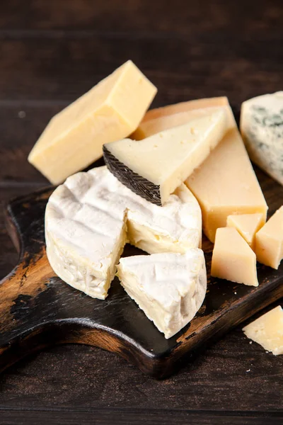 farklı çeşit peynir