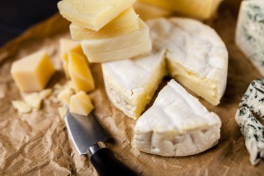 farklı çeşit peynir