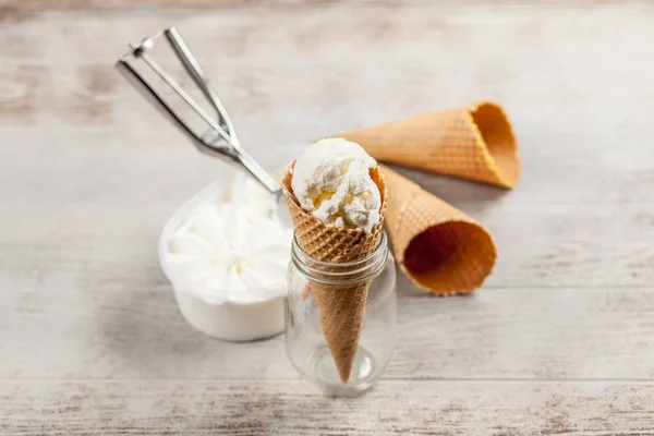 Cono de helado — Foto de Stock