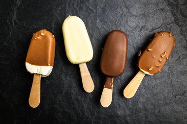 Çubukta dondurma.