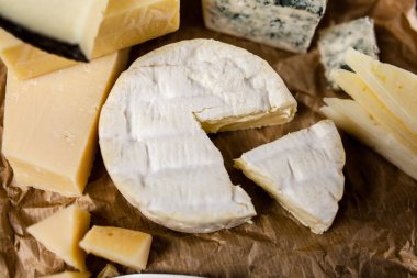 farklı çeşit peynir