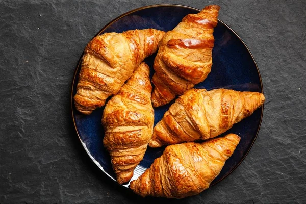 Friss vaj croissant — Stock Fotó