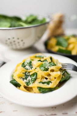 Ispanak tagliatelle makarna