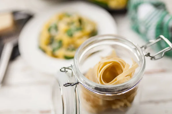 Шпинат Tagliatelle pasta — стоковое фото