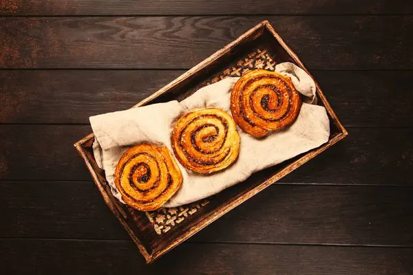 Традиционные булочки с корицей — стоковое фото