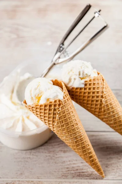 Cono de helado —  Fotos de Stock