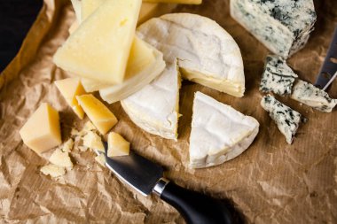 farklı çeşit peynir