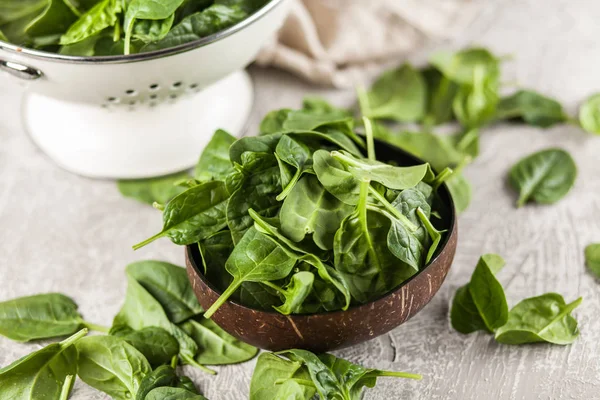 Baby spinach leaves — Stock Photo, Image