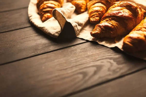 Máslo čerstvé croissanty — Stock fotografie