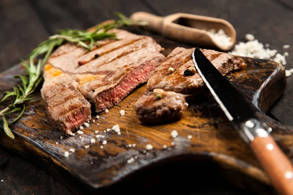 Grilled steak on wooden cutting board — Stock Photo, Image
