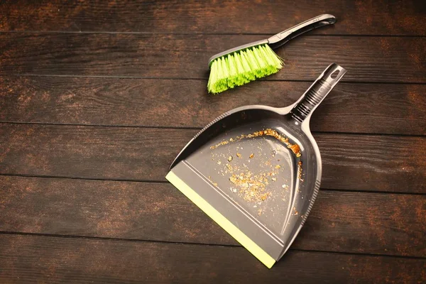 Brush and scoop — Stock Photo, Image