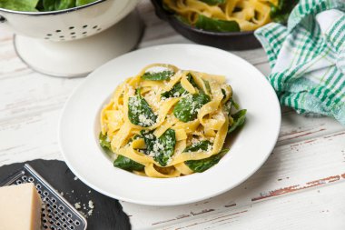 Ispanak tagliatelle makarna