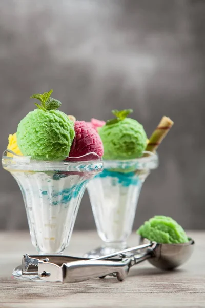アイスクリームの花瓶 — ストック写真