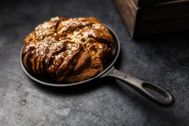 Tatlı akçaağaç şurubu ekmek