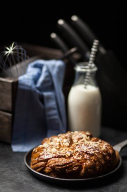 Tatlı akçaağaç şurubu ekmek