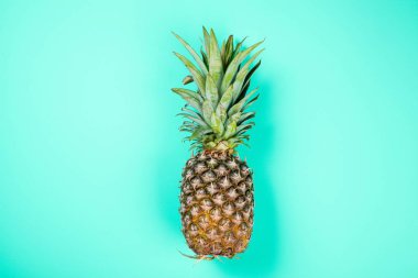 Ananas renk arka plan üzerinde