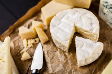 farklı çeşit peynir