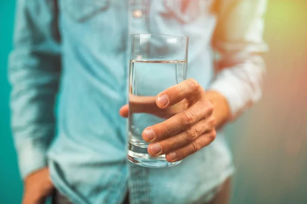 Et glass vann. – stockfoto