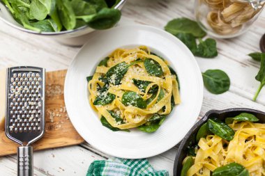 Ispanak tagliatelle makarna