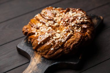 Tatlı akçaağaç şurubu ekmek