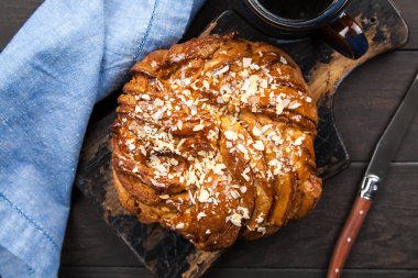 Tatlı akçaağaç şurubu ekmek