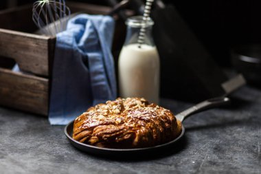 Tatlı akçaağaç şurubu ekmek