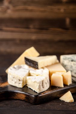 farklı çeşit peynir