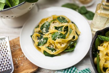 Ispanak tagliatelle makarna