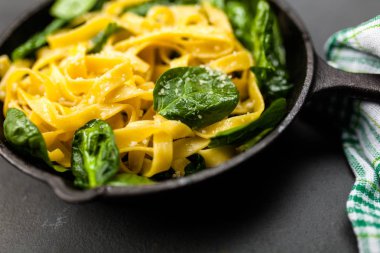 Ispanak tagliatelle makarna