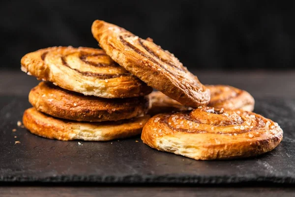 Traditionele kaneel broodjes — Stockfoto