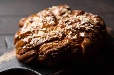 Tatlı akçaağaç şurubu ekmek