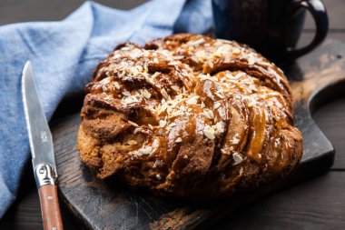 Tatlı akçaağaç şurubu ekmek