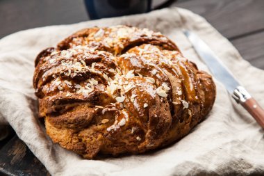 Tatlı akçaağaç şurubu ekmek