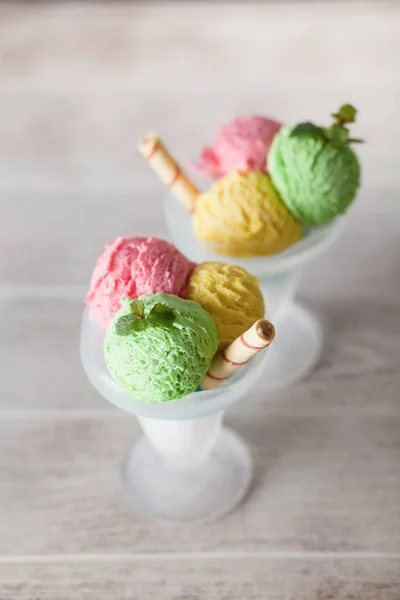 アイスクリームの花瓶 — ストック写真