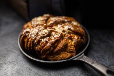 Tatlı akçaağaç şurubu ekmek