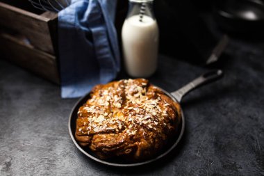 Tatlı akçaağaç şurubu ekmek