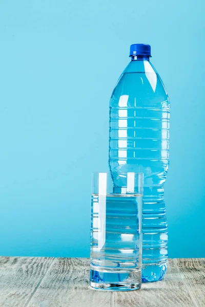 Wasserflasche aus Kunststoff — Stockfoto