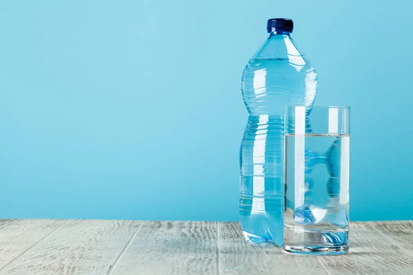 Wasserflasche aus Kunststoff — Stockfoto