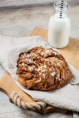 Tatlı akçaağaç şurubu ekmek