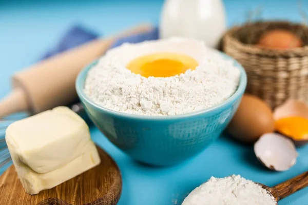 Basic baking ingredients — Stock Photo, Image