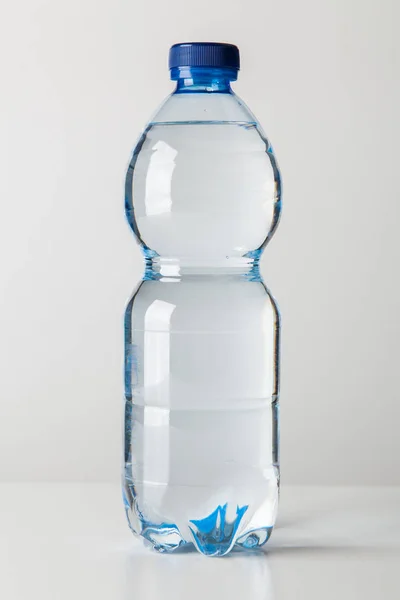 Plastic waterfles — Stockfoto