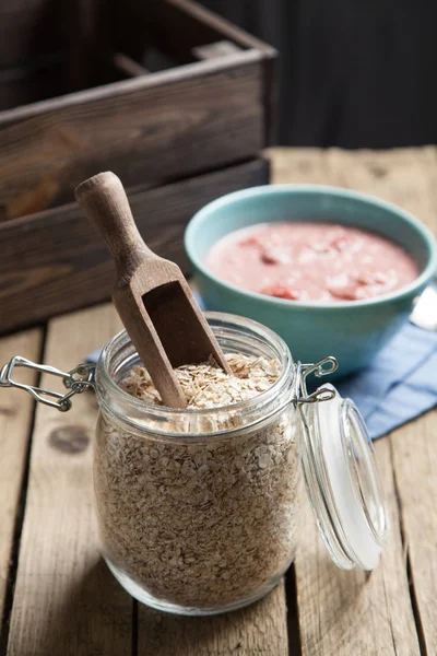 Strawberry oatmeal bowl — Stock Photo, Image