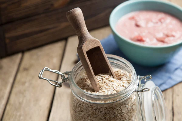 Strawberry oatmeal bowl — Stock Photo, Image