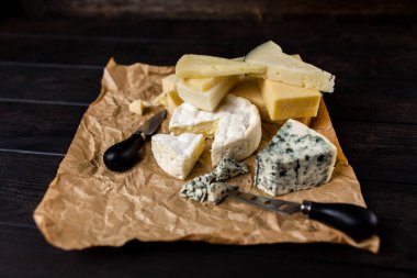 farklı çeşit peynir