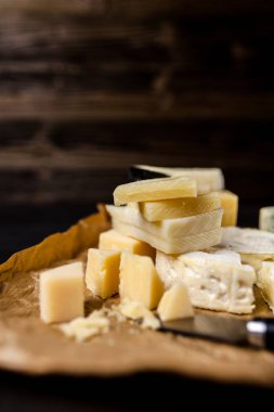 farklı çeşit peynir