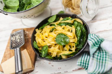 Ispanak tagliatelle makarna